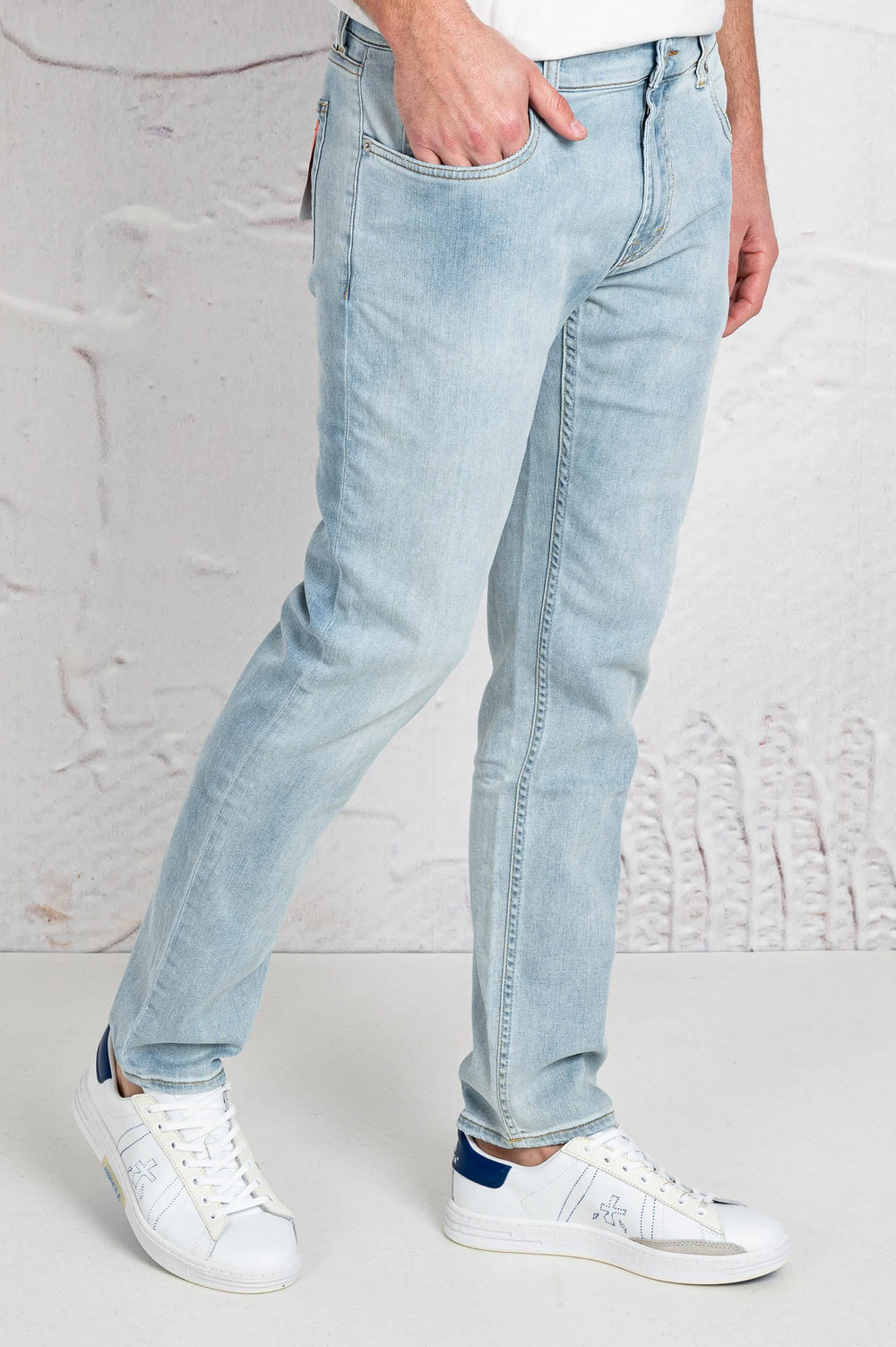 Esplorando l'Eleganza Contemporanea: Department 5 Pantaloni Uomo Online