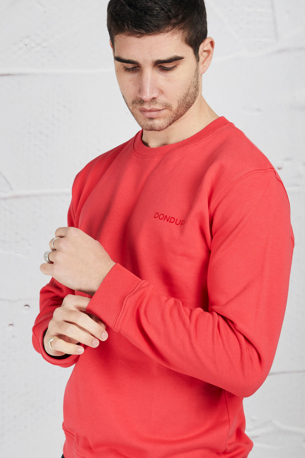 Navigando nella Moda: L'Abbigliamento Uomo Online Estivo 2023