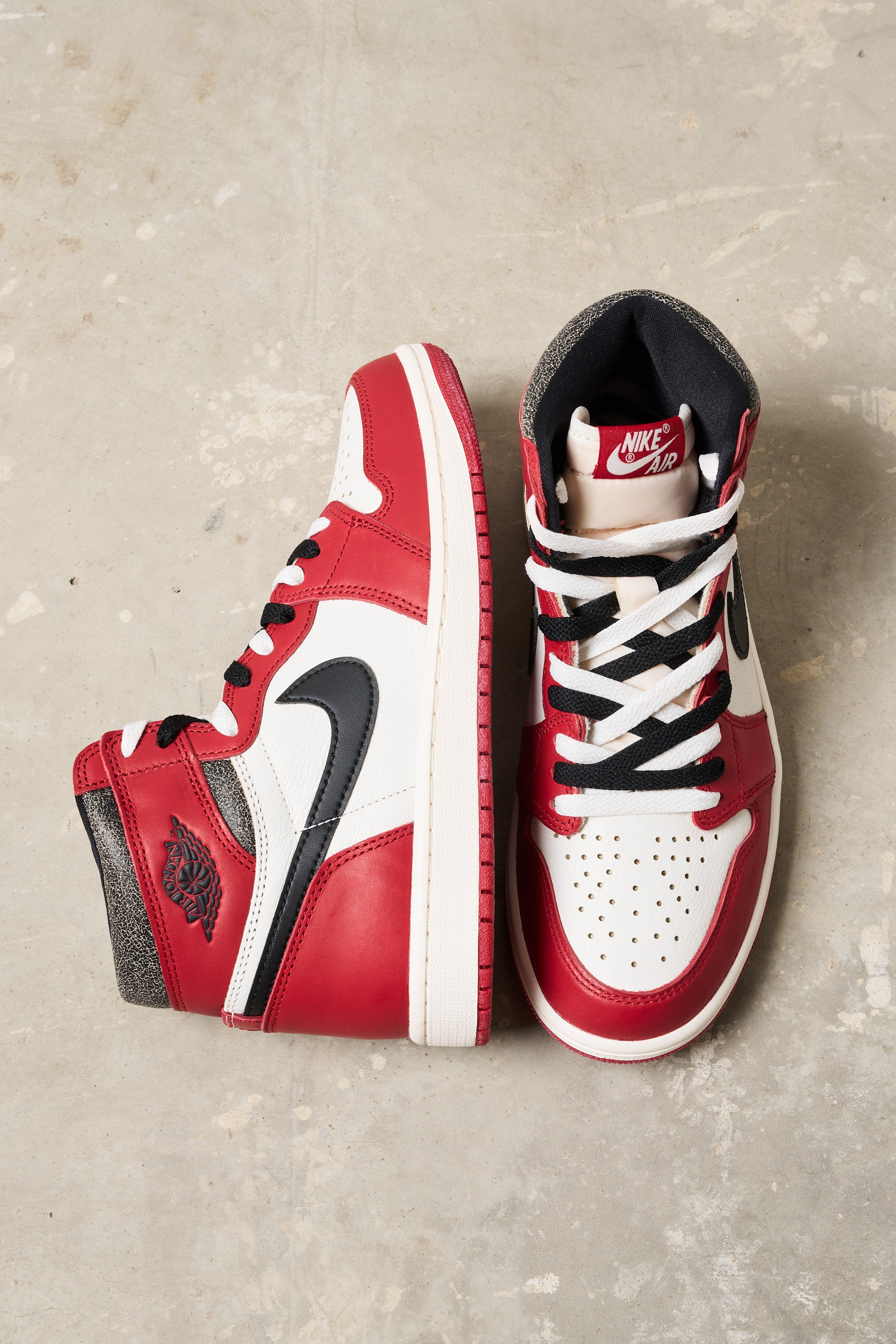 Nike Sneakers Air Jordan 1 Retro High OG Chicago Lost & Found 