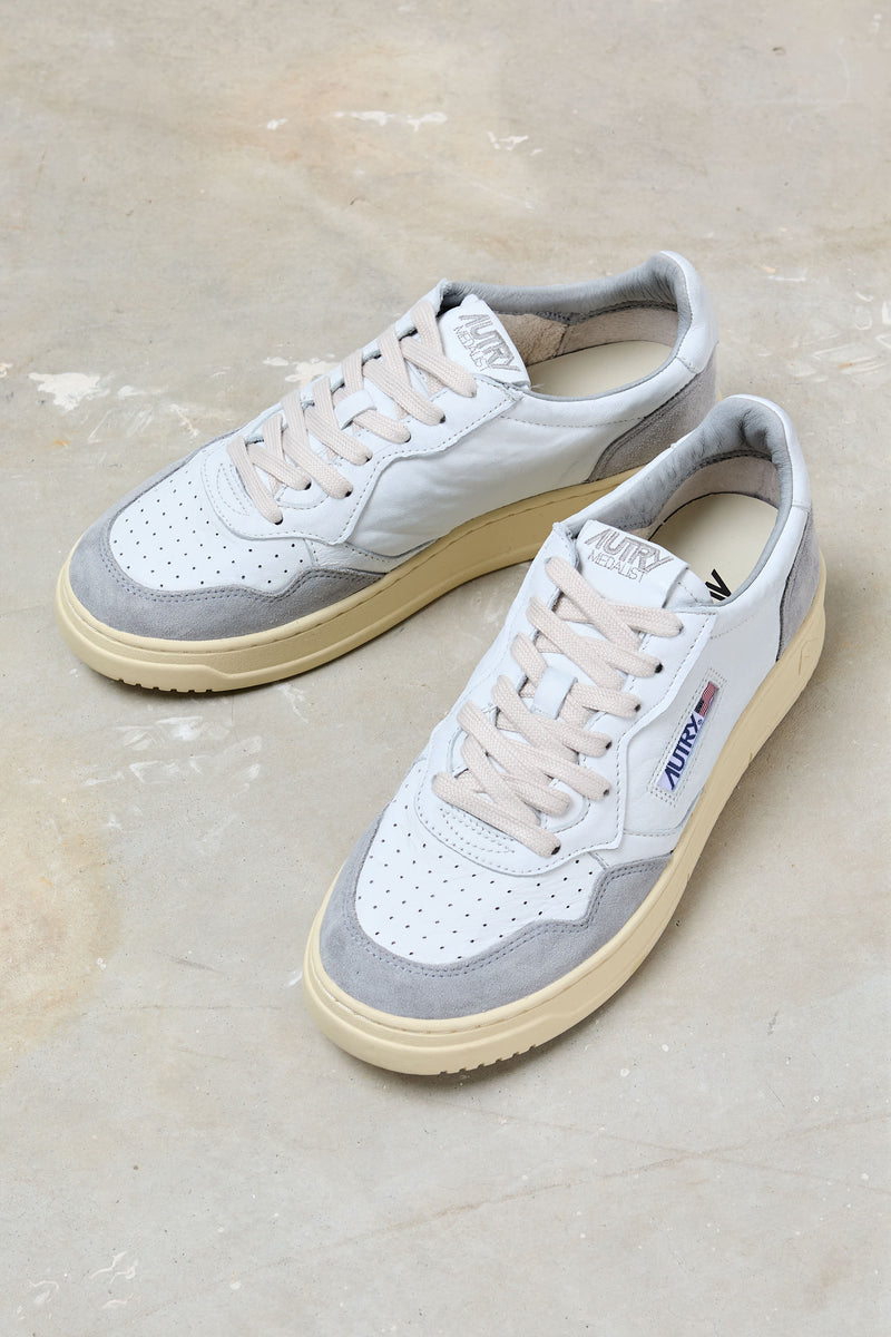 autry sneakers medalist low tomaia in pelle e suede colore bianco grigio 8443