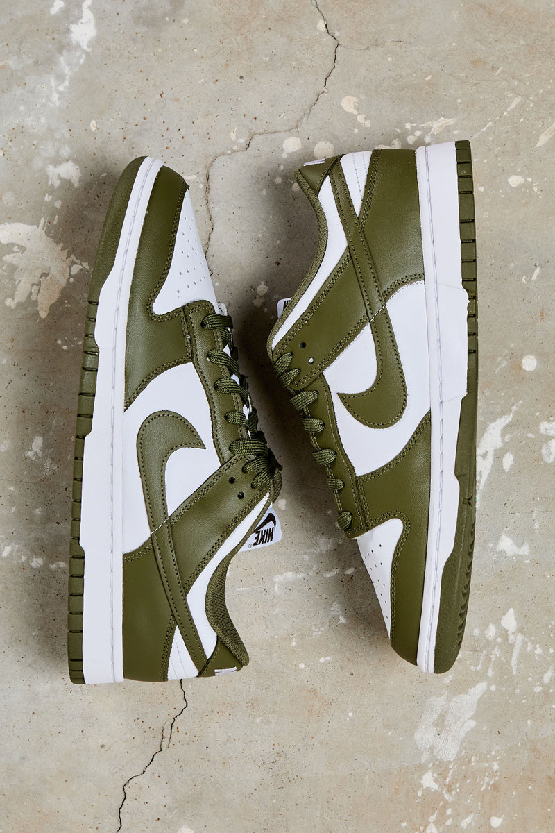 nike dunk low olive tomaia pelle colore verde bianco 7852