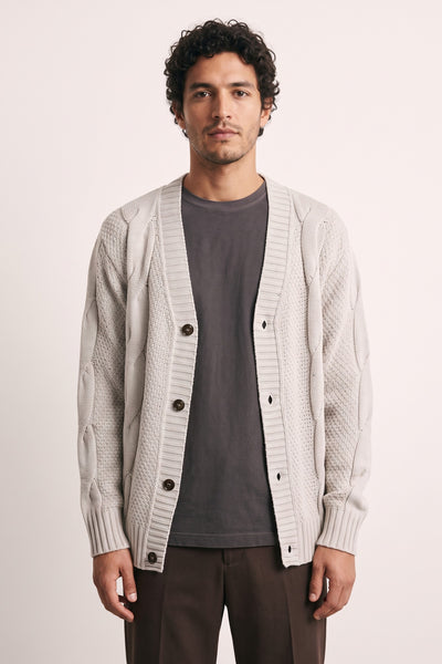 OutFit 4427 Cardigan a trecce grigio chiaro