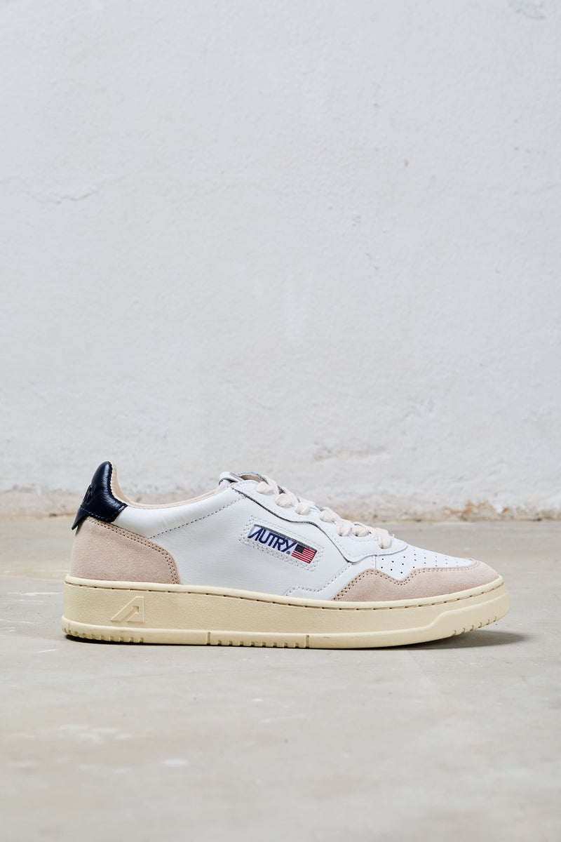 autry sneakers medalist low tomaia in pelle e suede colore bianco blu 8449