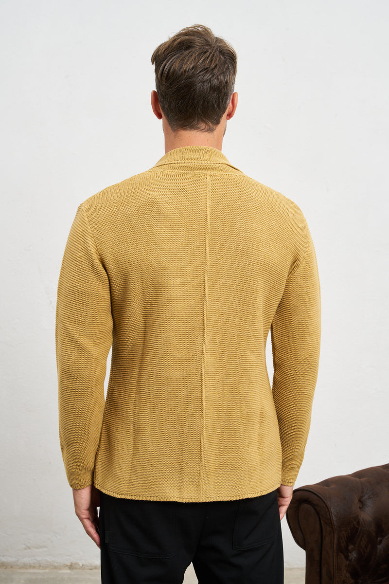outfit giacca in maglia tramata due bottoni tasche misto lana colore senape 7381