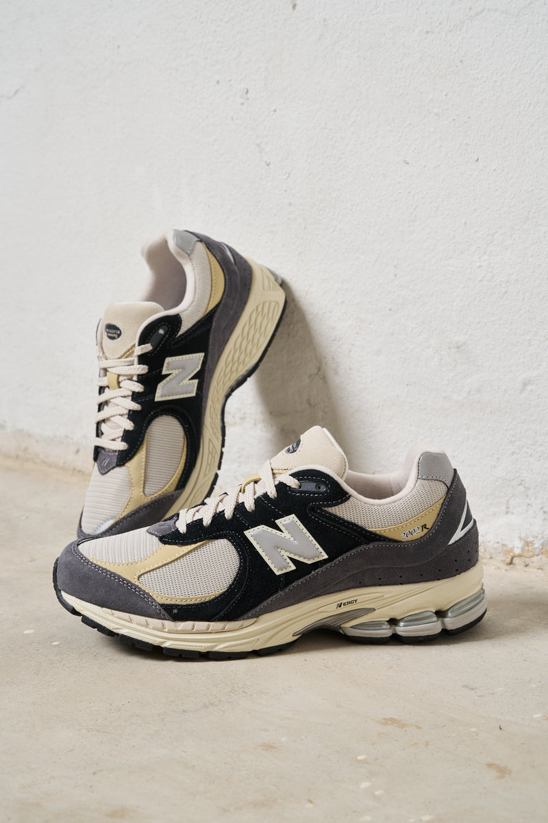 new balance sneakers 2002r mesh suede colore grigio 7024