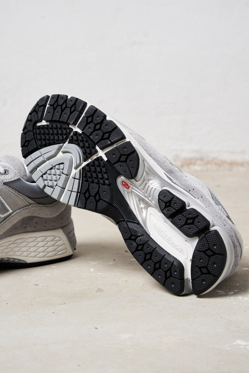 new balance sneakers 2002r tomaia suede mesh colore grigio 7026