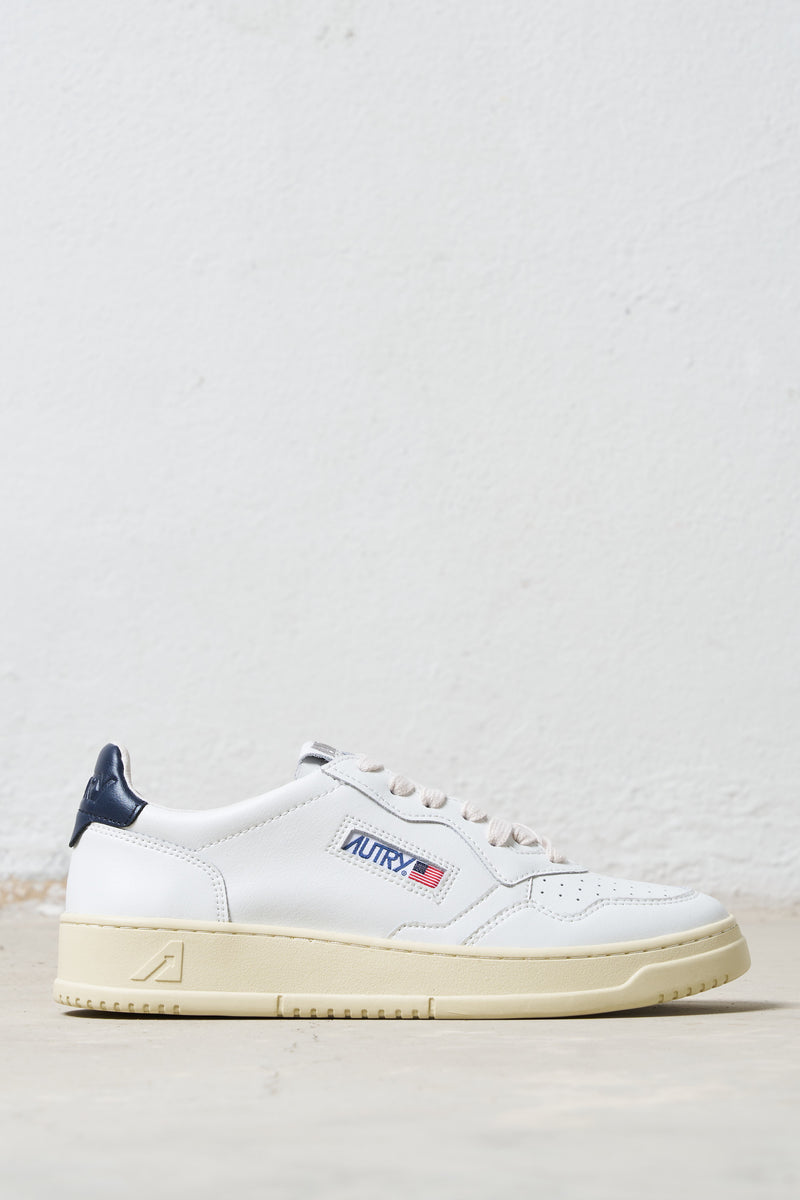 autry sneakers medalist low tomaia in pelle colore bianco blu 7097