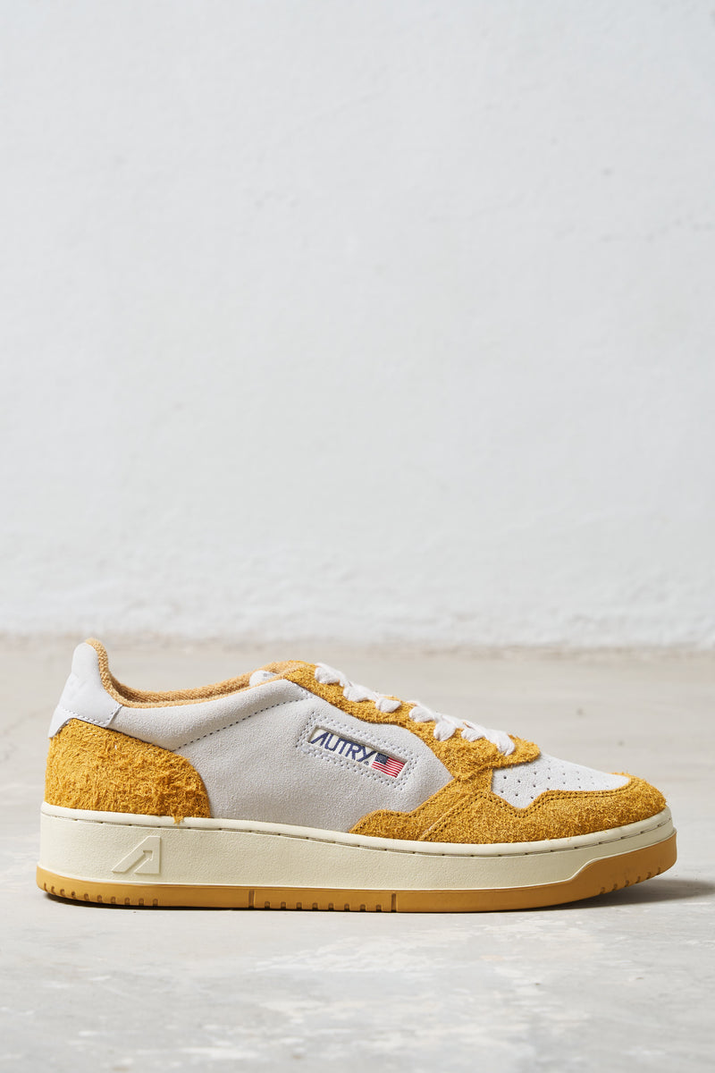 autry sneakers medalist low tomaia suede colore arancione bianco 7106