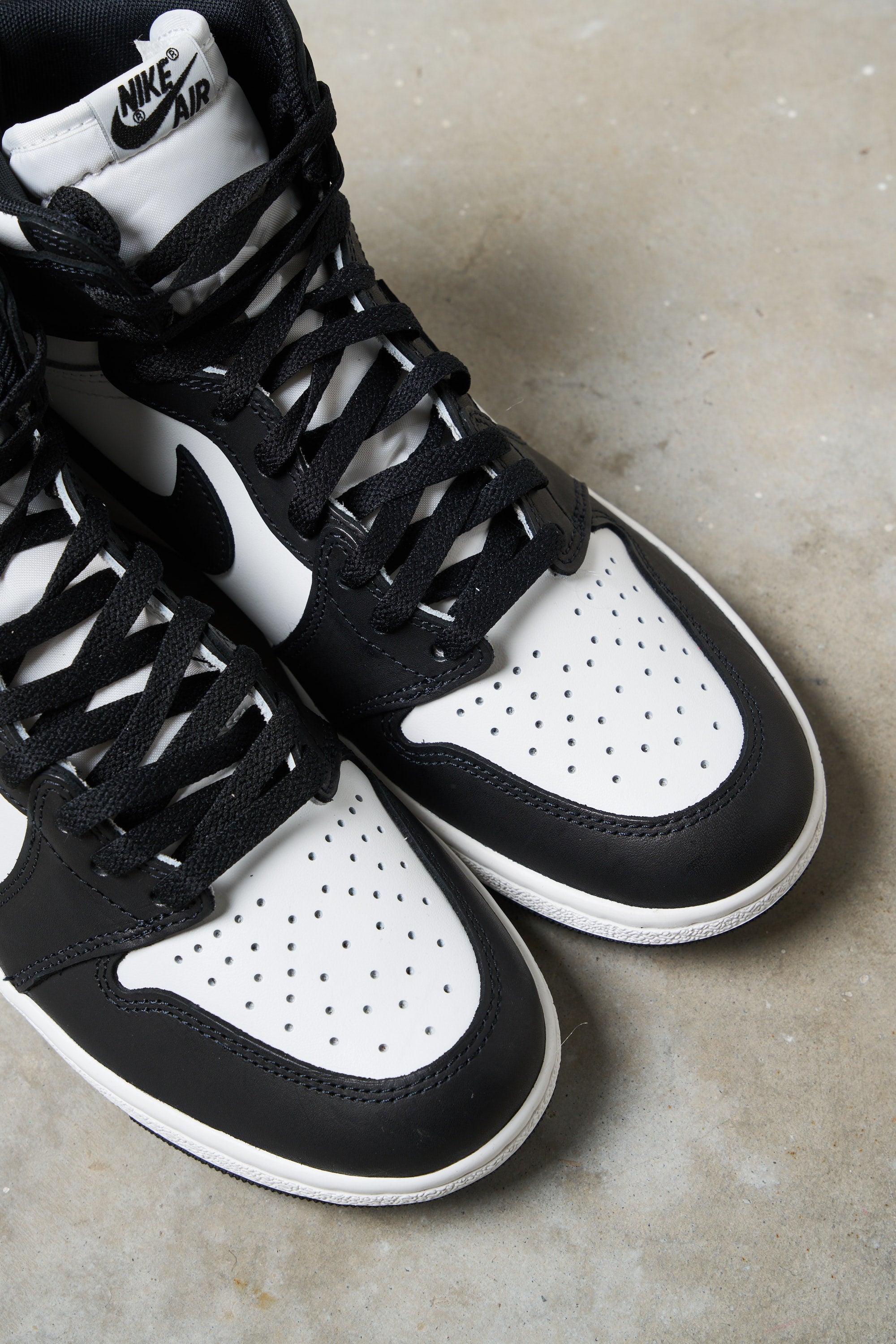 Air jordan 1 retro high black and white on sale