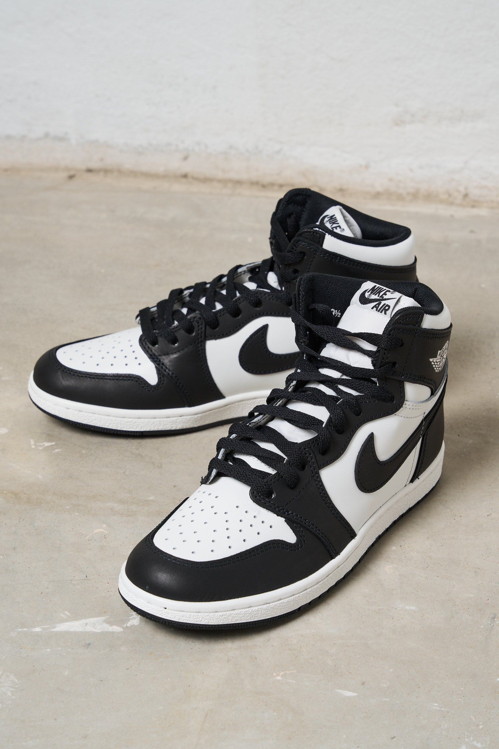 Jordan 1s black hotsell