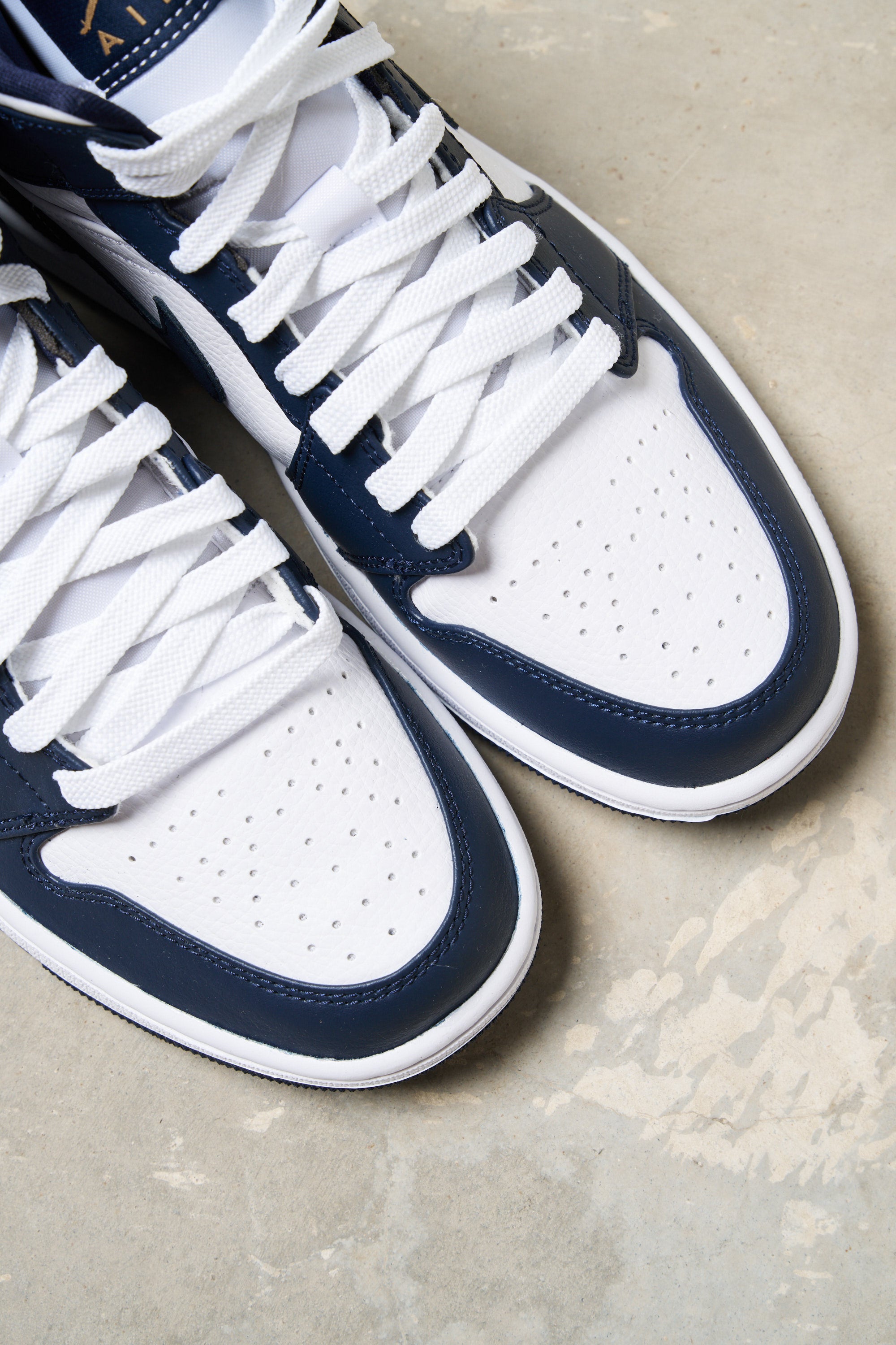 Air jordan 1 on sale mid obsidian blue