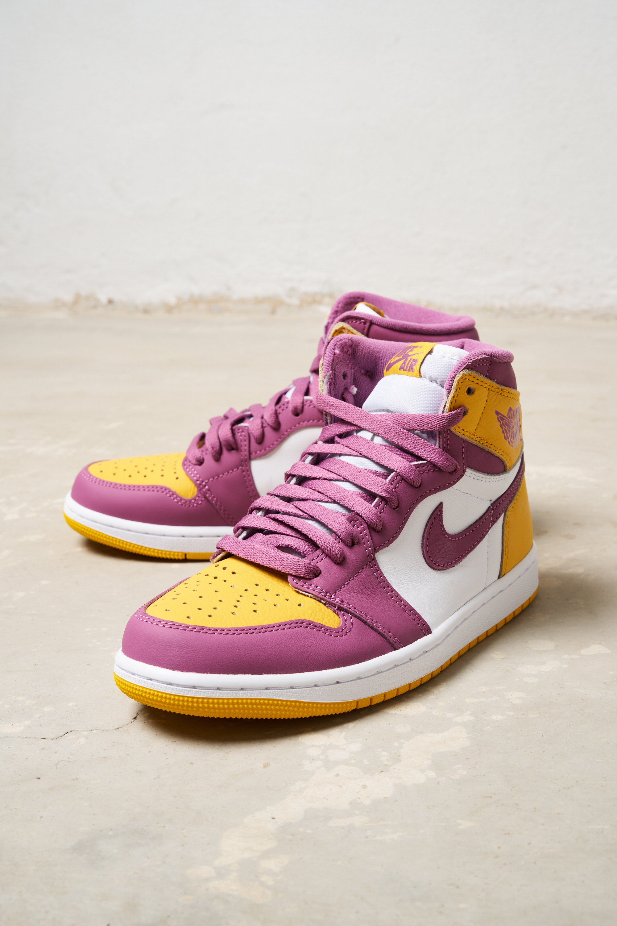 Jordan 1 retro on sale viola