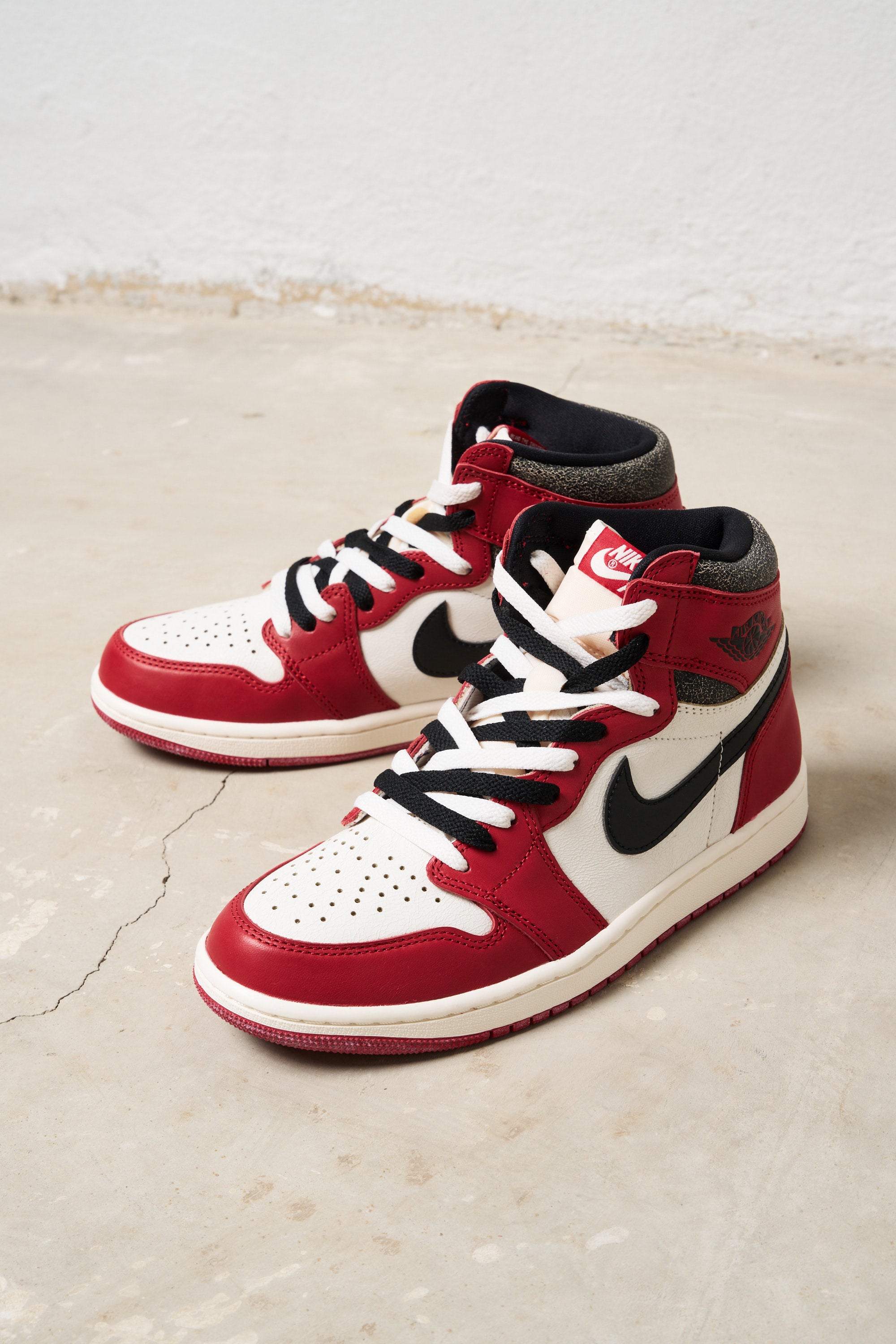 Nike Sneakers Air Jordan 1 Retro High OG Chicago Lost Found kissuomo