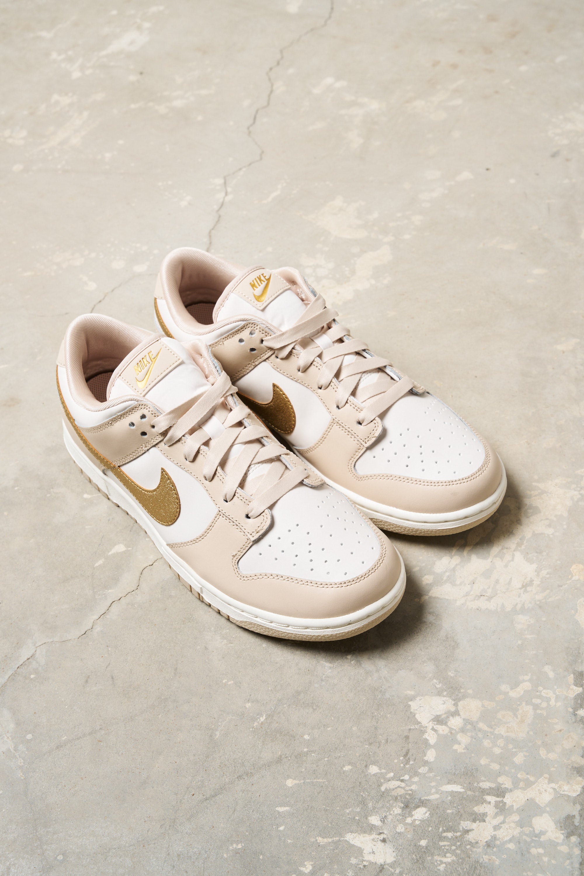 Nike Sneakers Dunk Low ESS Trend Phantom Gold kissuomo.it